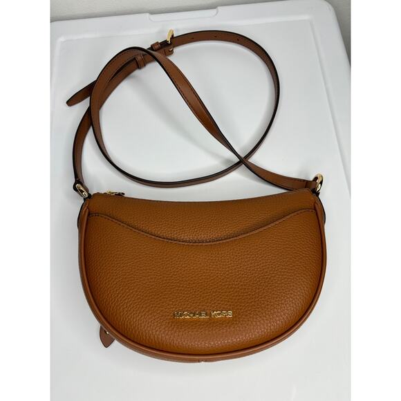 Michael Kors NWOT Dover Small Luggage Pebbled Leather Half Moon Crossbody Bag - Picture 1 of 5